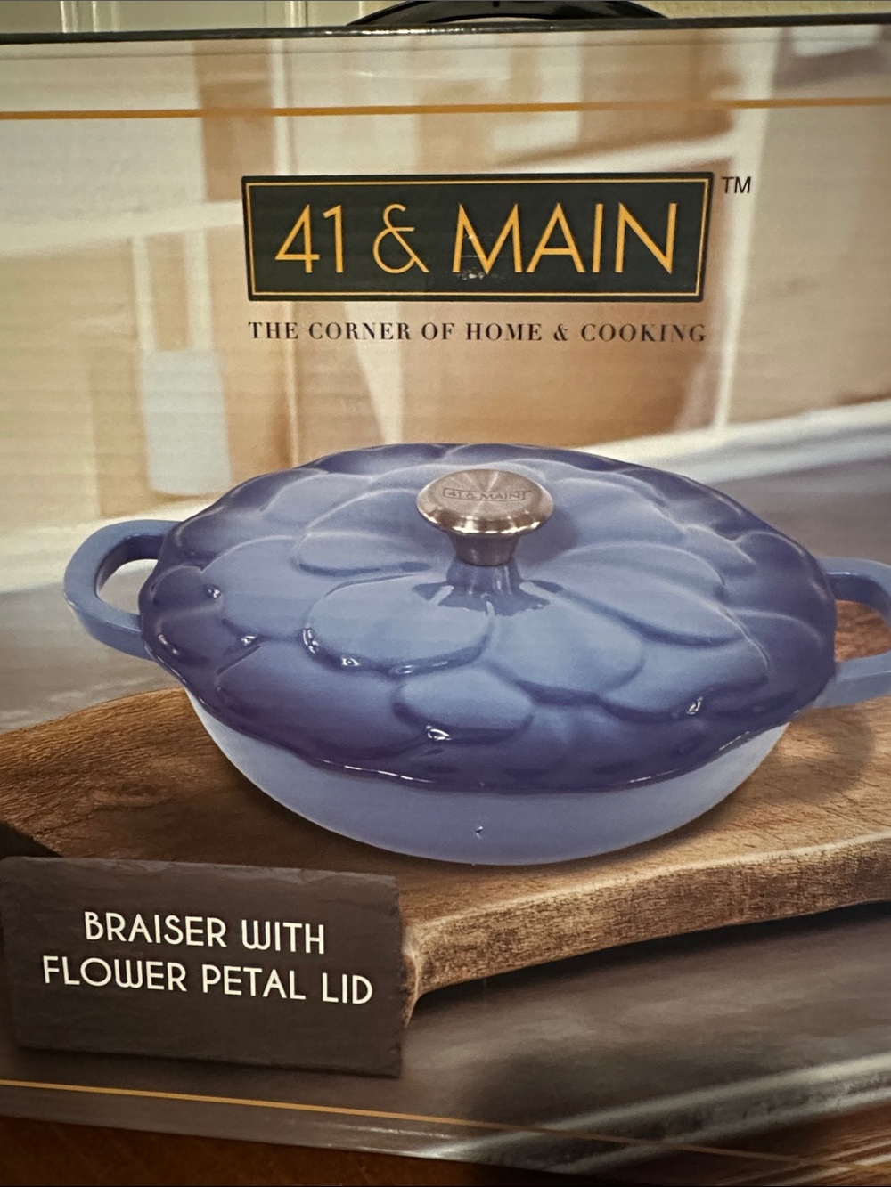 Braised Blue with flower petal lid